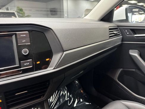 Used 2019 Volkswagen Jetta SE image 27