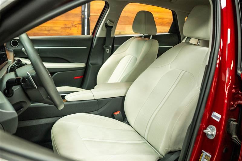Used 2025 Hyundai Sonata SEL FWD image 9