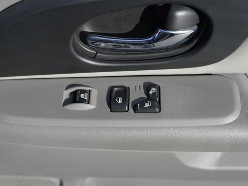 Used 2009 GMC Envoy Denali w/ Sun And 6-Disc Cd Package image 33