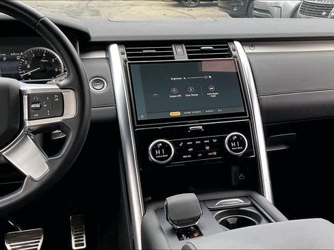 Used 2023 Land Rover Discovery S R-Dynamic image 9