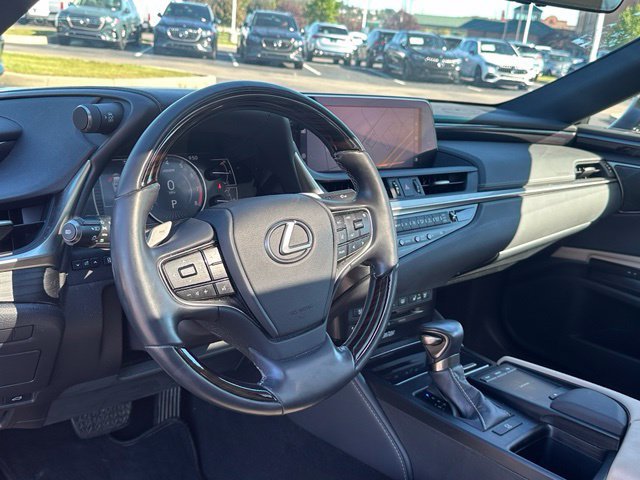 Used 2021 Lexus ES 350 Ultra Luxury w/ Accessory Package FWD image 17