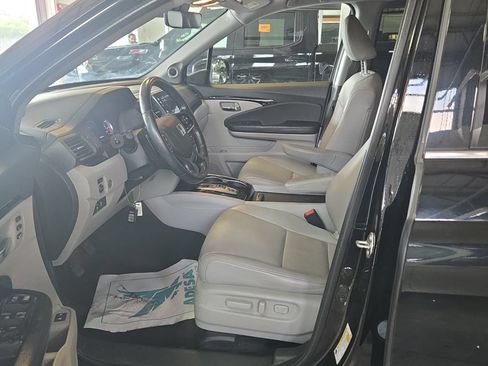 Used 2019 Honda Pilot Touring image 8