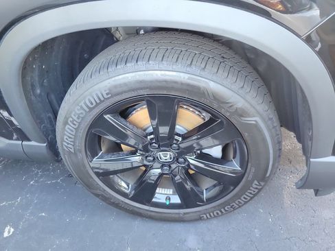 Used 2025 Honda Pilot Black Edition image 9