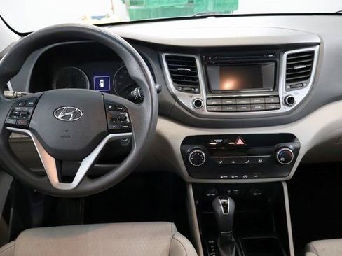Used 2017 Hyundai Tucson SE image 11