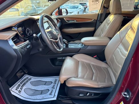 Used 2017 Cadillac XT5 Platinum w/ Driver Assist Package image 11