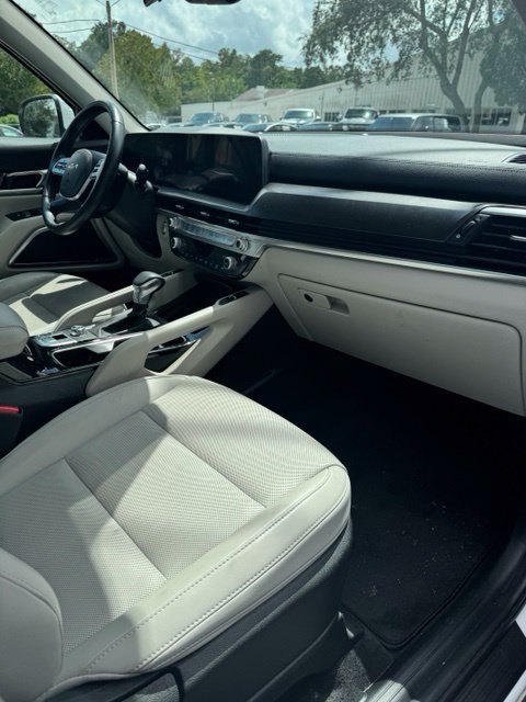 Used 2025 Kia Telluride S FWD image 16