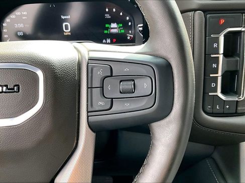 Used 2024 GMC Yukon XL Denali AWD/4WD image 23