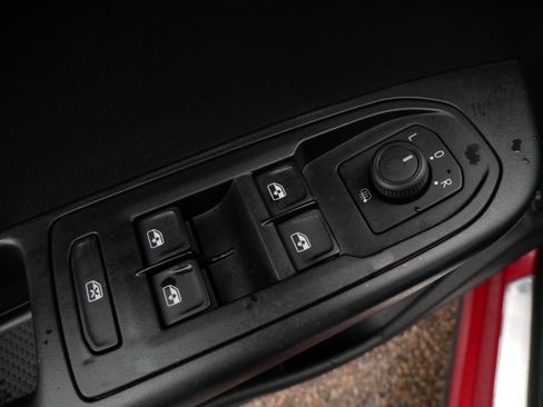 Used 2024 Volkswagen Taos SE w/ Panoramic Sunroof Package image 19