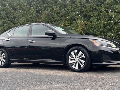 Used 2024 Nissan Altima 2.5 S image 9