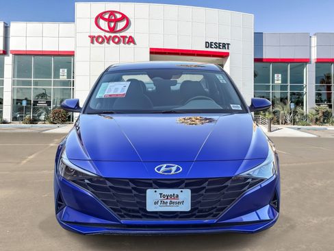 Used 2023 Hyundai Elantra Blue image 2