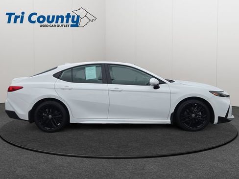 Used 2026 Toyota Camry SE w/ Convenience Package FWD image 9