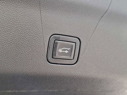 Used 2022 GMC Yukon SLT w/ SLT Premium Package image 38