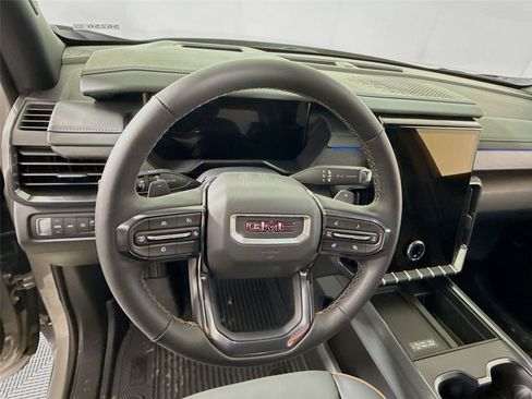New 2026 GMC Acadia AT4 w/ Luxury Package AWD/4WD image 6