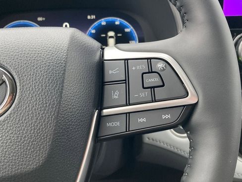 New 2026 Toyota Highlander Platinum image 11