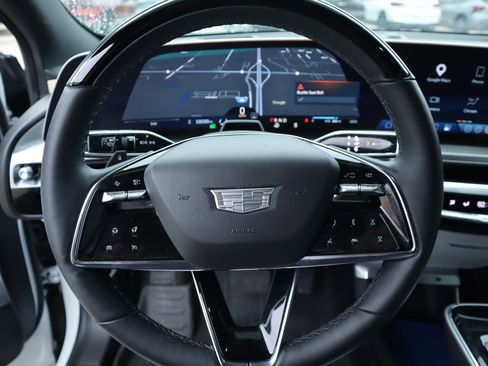 Used 2024 Cadillac Lyriq Luxury RWD image 3