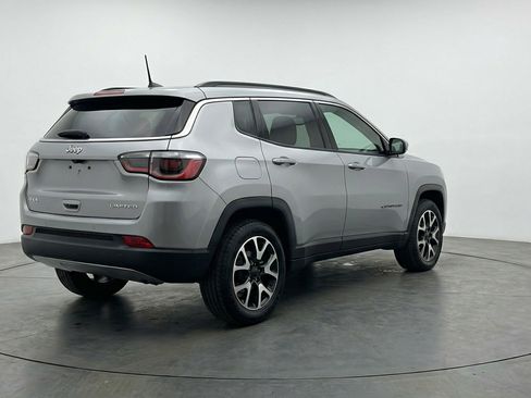 Used 2025 Jeep Compass Trailhawk image 9