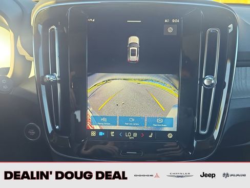 Used 2025 Volvo XC40 B5 Core image 20