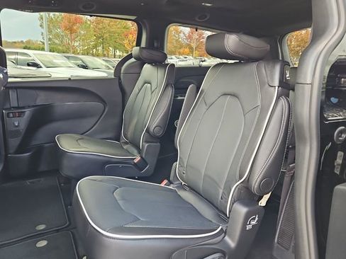 New 2026 Chrysler Pacifica Limited w/ Uconnect Theater Family Group image 6