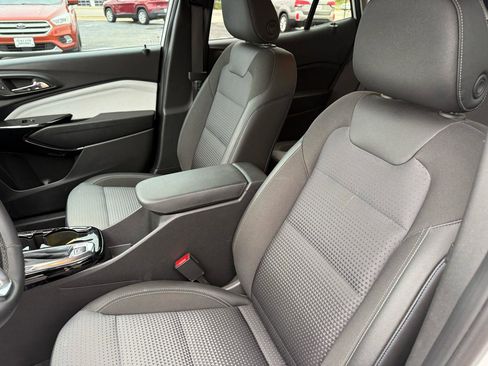 Used 2025 Chevrolet Trax LT w/ Driver Confidence Package image 11