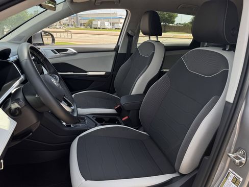 New 2025 Volkswagen Taos SE FWD image 24