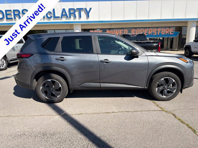 Used 2025 Nissan Rogue SV AWD/4WD image 2