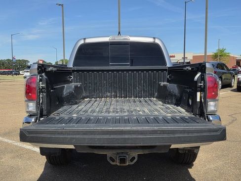 Used 2022 Toyota Tacoma TRD Off-Road AWD/4WD image 24