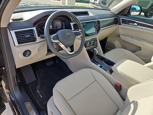 Certified 2023 Volkswagen Atlas SE w/ Panoramic Sunroof Package image 12