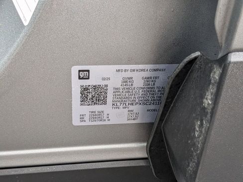 Used 2025 Chevrolet Trax LT w/ LT Convenience Package image 31