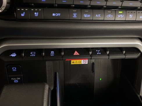 Used 2024 Toyota Tundra Platinum w/ TRD Off-Road Package image 21