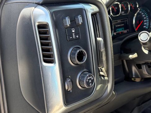 Used 2018 GMC Sierra 2500 SLE w/ SLE Preferred Package AWD/4WD image 7
