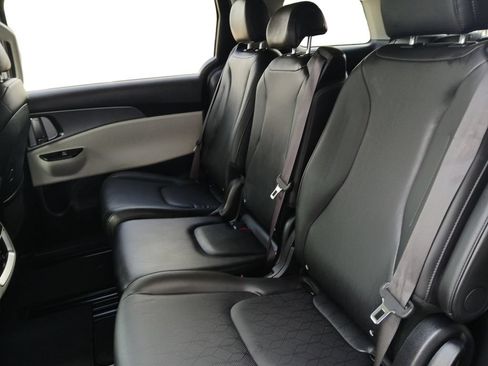 Used 2024 Kia Carnival LX FWD image 22