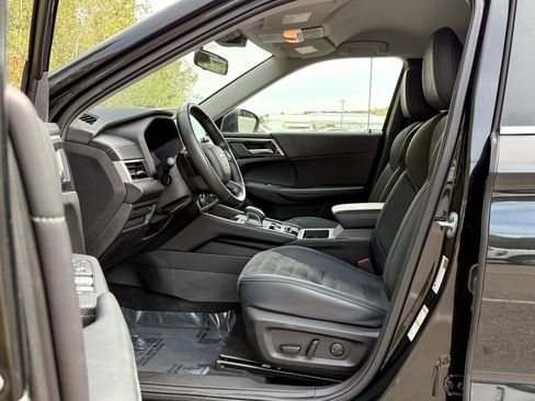 Used 2024 Mitsubishi Outlander AWD image 18