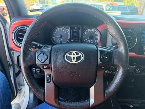 Used 2017 Toyota Tacoma TRD Off-Road w/ Tow Package (A/T) image 14