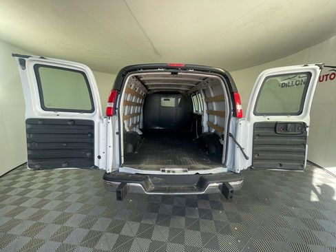 Used 2023 GMC Savana 2500 w/ Driver Convenience Package image 6