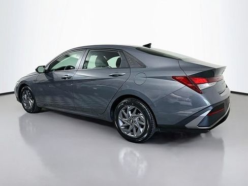 Used 2024 Hyundai Elantra SEL FWD image 5