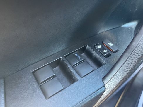 Used 2018 Toyota Corolla SE image 26