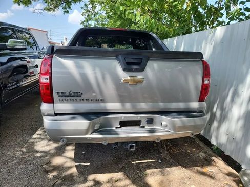 Used 2007 Chevrolet Avalanche LTZ w/ LTZ Preferred Equipment Group RWD image 2