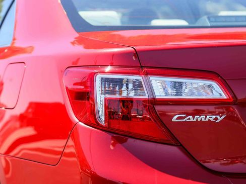 Used 2012 Toyota Camry LE FWD image 8