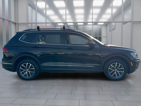 Used 2020 Volkswagen Tiguan SE w/ Panoramic Sunroof Package image 3