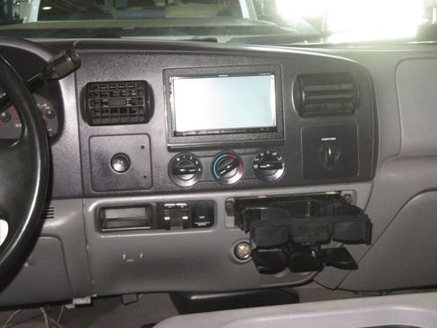 Used 2005 Ford F350 XLT image 39