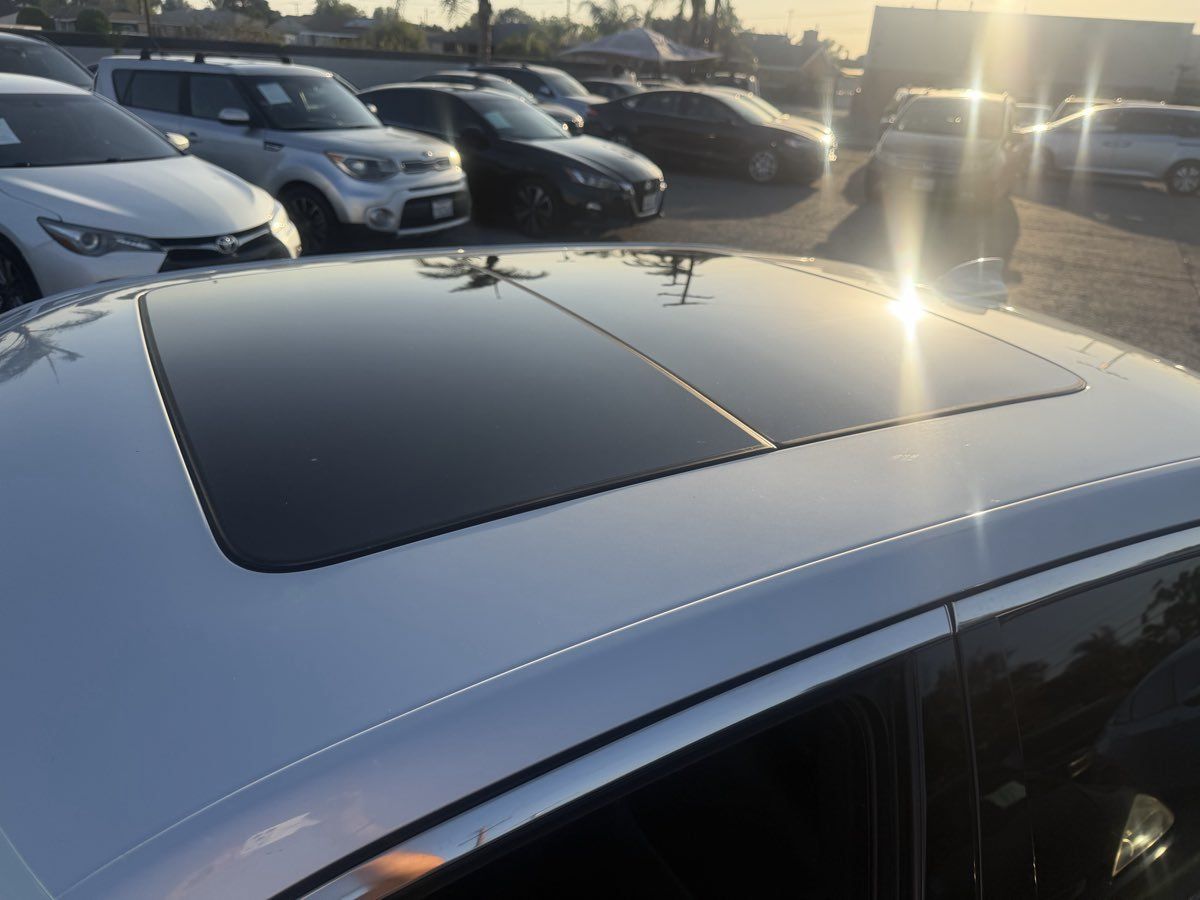 Used 2019 Chrysler 300 Limited w/ Safetytec Plus Group RWD image 19