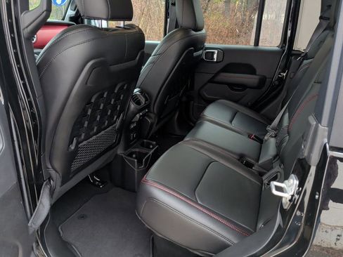 Used 2023 Jeep Gladiator Rubicon w/ Cold Weather Group image 12