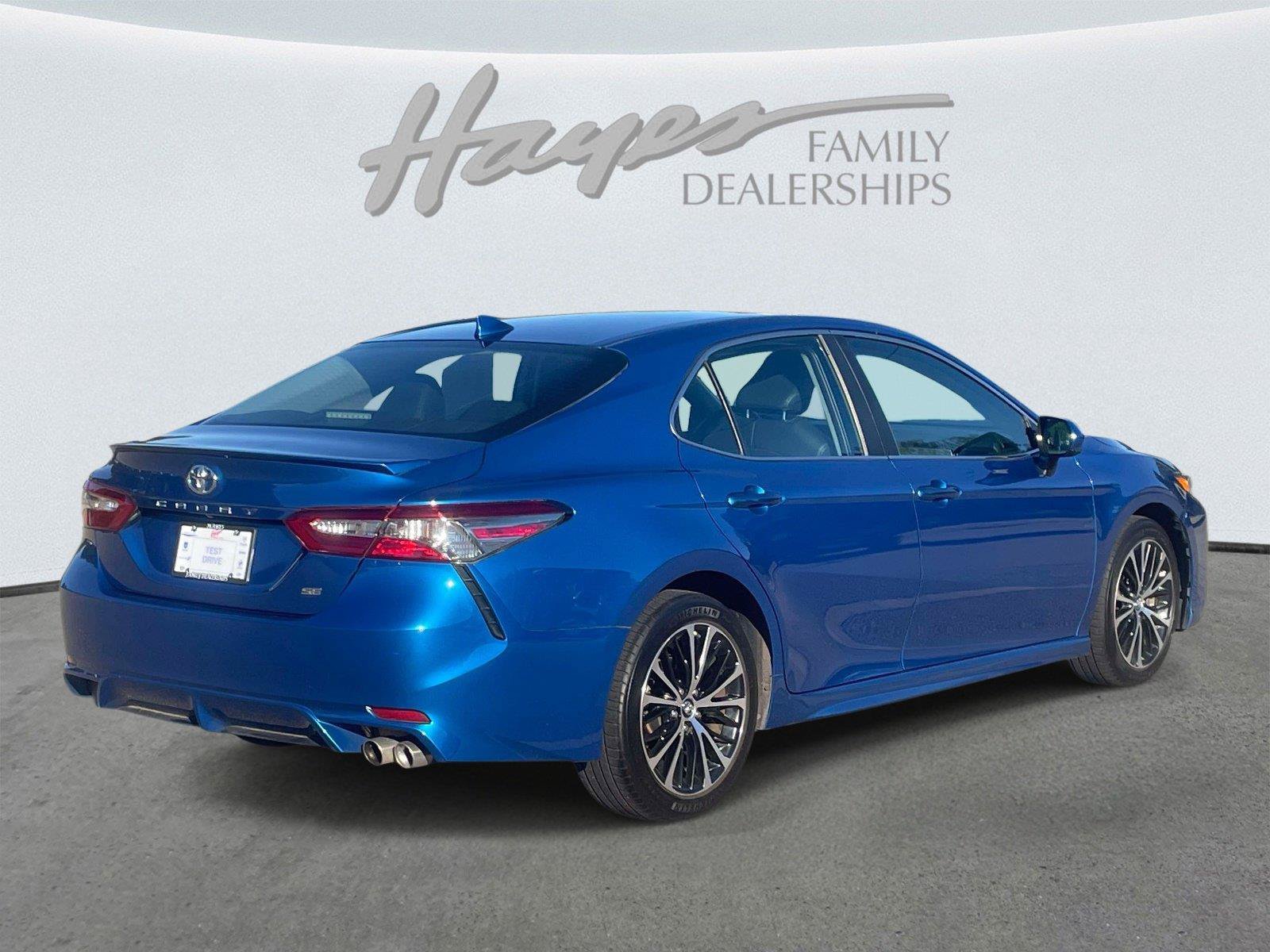 Used 2019 Toyota Camry SE FWD image 3