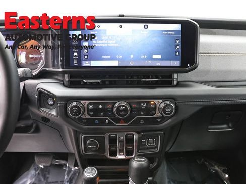 Used 2025 Jeep Wrangler Unlimited Sahara AWD/4WD image 12