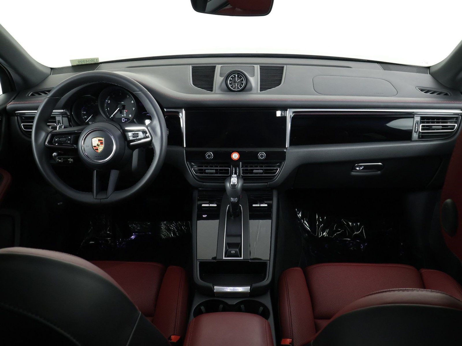 Certified 2026 Porsche Macan AWD/4WD image 11