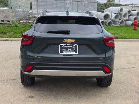Used 2025 Chevrolet Trax LT FWD image 12