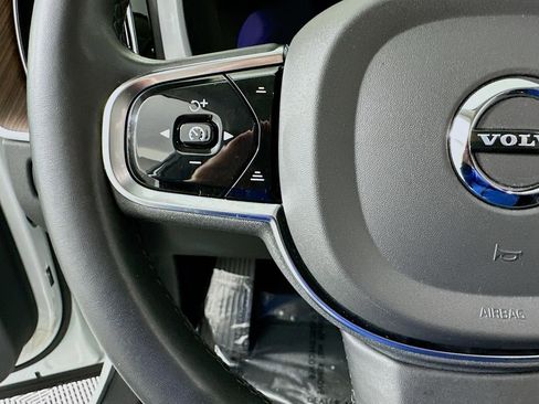 Used 2023 Volvo XC60 B5 Plus image 42