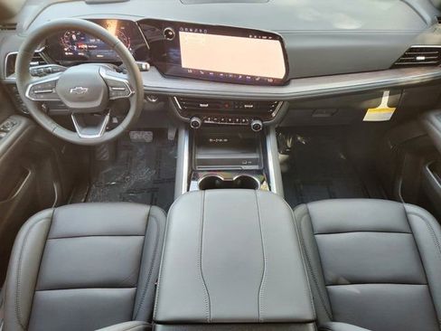 Used 2026 Chevrolet Suburban Z71 w/ Comfort Package image 28