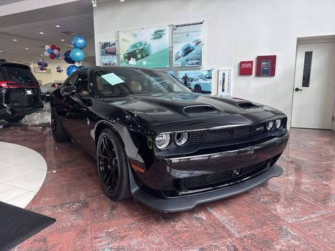 Used 2023 Dodge Challenger SRT Hellcat w/ Driver Convenience Group RWD image 5