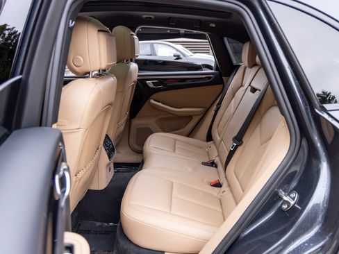 Certified 2023 Porsche Macan AWD/4WD image 51